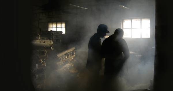 Ondernemers op bedrijventerrein Berkhaag in Sprang-Capelle, politie en gemeente komen samen in actie tegen de mogelijke komst van drugslabs en witwaspraktijken. . #ondermijning #witwassen