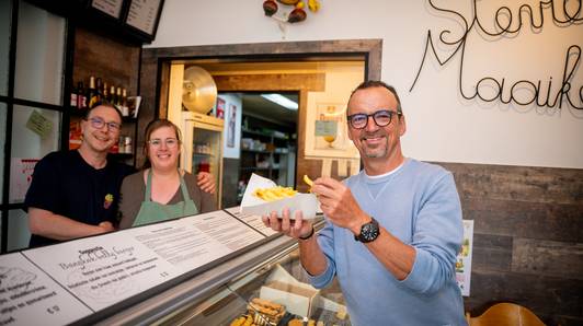 Dit is de frituur in Oostduinkerke die nét geen perfecte score kreeg van Luc Bellings: “Maar aan zijn ene puntje van kritiek gaan we niets doen!”