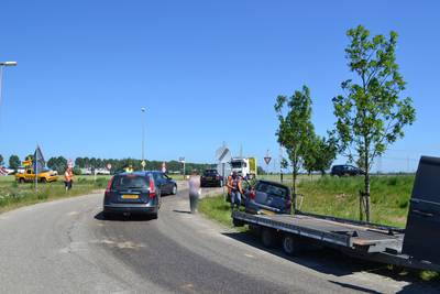 Verkeershinder door olie lekkende tractor op Karstraat Bemmel