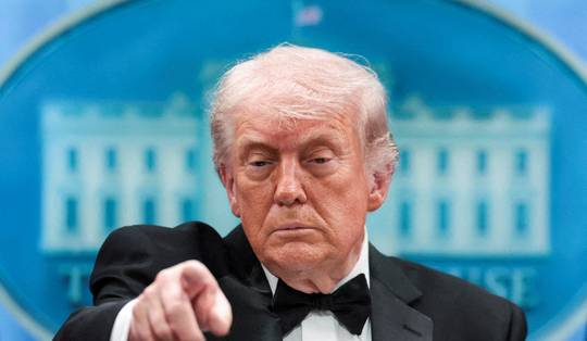 Trump kondigt importheffing van 25 procent aan voor auto’s en vrachtwagens uit EU