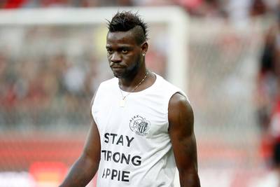 Fraai eerbetoon Nice voor Nouri