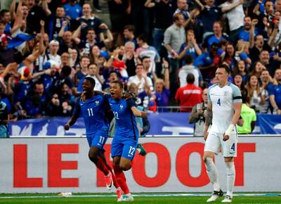 Frankrijk met tien man langs Engeland