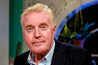 André van Duin rijdt elke dag op een mechanisch fitnesshobbelpaard