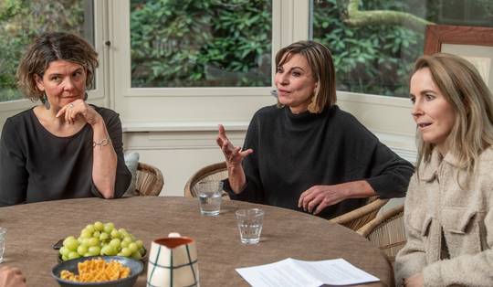 Is leeftijdsgrens van 16 jaar voor sociale media goed idee? ‘60 procent van tieners komt niet meer aan aanbevolen hoeveelheid slaap’