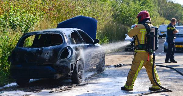 Weer brand aan de Nuijeneind in Bakel; auto gaat in vlammen op.
