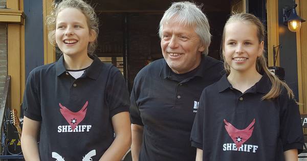 Ribs en Blues verkoopt kaarten op Fiji-eilanden - De Stentor