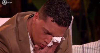 Miljoen kijkers zien 'Beste Zanger' Ruben (21) hele uitzending huilen: 'Kan iemand hem kapotknuffelen?’