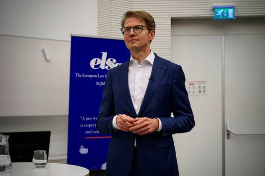 Minister Sander Dekker van rechtsbescherming tijdens zijn lezing op de Radboud Universiteit in Nijmegen.