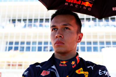 Albon ook volgend seizoen teamgenoot Verstappen