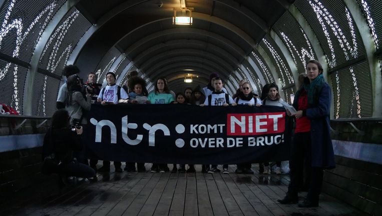 Protest Tegen Sinterklaasjournaal Bij Hilversum Mediapark Het Parool