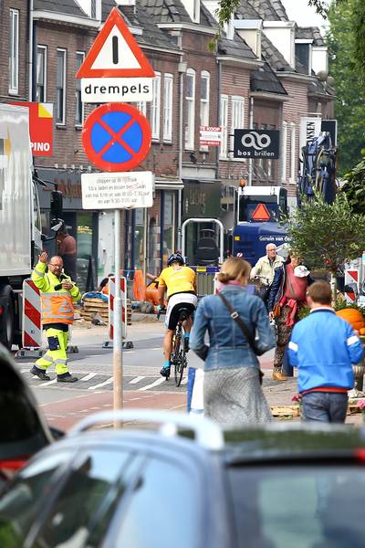 Slalommend om de wegwerkzaamheden in Rhenen