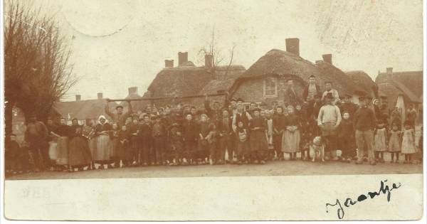 Nieuw fotoboek Veen: Kris kras door oude ansichten - BD.nl