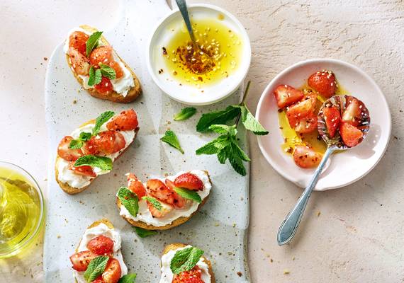 Lekker weekendborrelhapje: bruschetta met sweet chili & romige geitenkaas