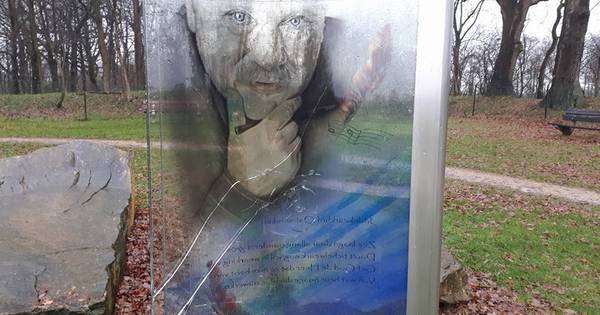 Glazen kunstwerk Willem Wilmink op Kuiperberg opnieuw vernield - Tubantia