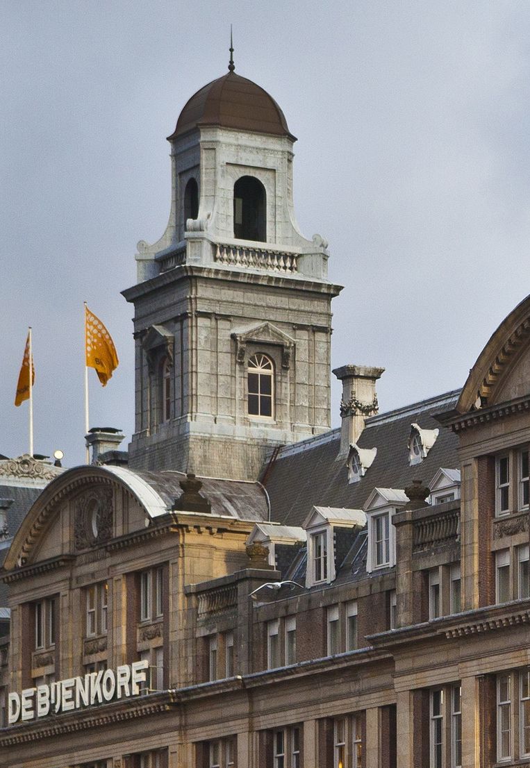 Bijenkorf Neemt 100 Jaar Oud Torentje Voor Eerst In Geschiedenis