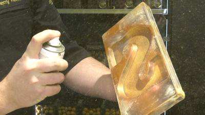 Vingerlikkend lekker: chocoladeletters met bladgoud