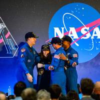 Astronauten blikken terug op maanmissie: ‘Als je eenmaal daar bent, wil je eigenlijk direct weer terug naar je familie’