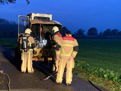 Bouwmachine loopt schade op door brand in Tilligte