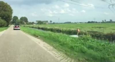 Te weinig wind? Dan maar wakeboarden op een sloot