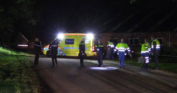 Touringcar rijdt persoon aan in Rossum | Dinkelland - Tubantia