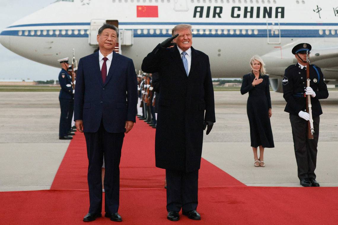 Donald Trump haalt Xi Jinping op van het vliegveld, en dat is hoogst ongebruikelijk: dit staat er op het spel bij de top in Washington