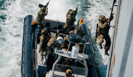 Waarom de Straat van Hormuz plots bovenaan de NAVO-agenda staat