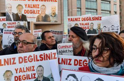 Turkse rechter houdt journalisten in cel tot maart