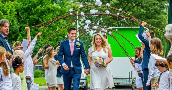 Verrassing Leerlingen Organiseren Stiekem Een Trouwerij Voor De