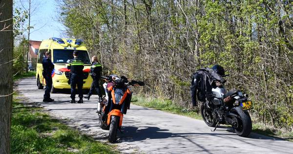 Motorrijder gewond na botsing tegen boom in Ritthem.