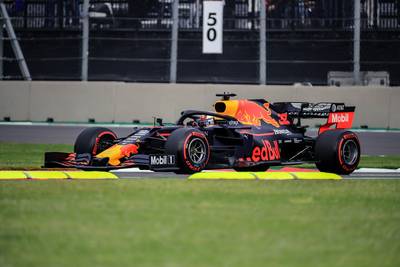 Verstappen maakt indruk met tweede tijd, Mercedes blijft achter