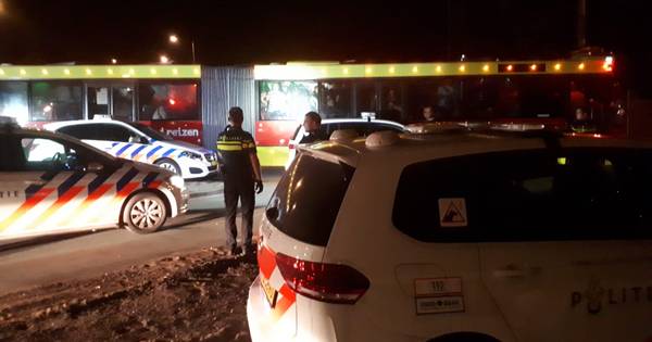 Vechtpartij in Lage Zwaluwe, partybus gecontroleerd op wapens - BN DeStem