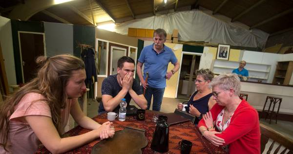 Koninklijke erepenning voor 100-jarige toneelvereniging Etten