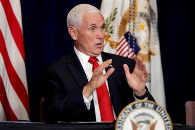 Democratische congresleden vorderen Oekraïne-documenten vicepresident Pence