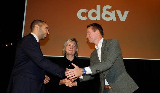 Ook cd&v keurt Vlaamse regeringsdeelname goed • Diependaele morgen naar koning voor eedaflegging, daarna Septemberverklaring