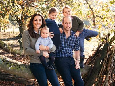 Schattig: prins William met gezin op kerstkiekje