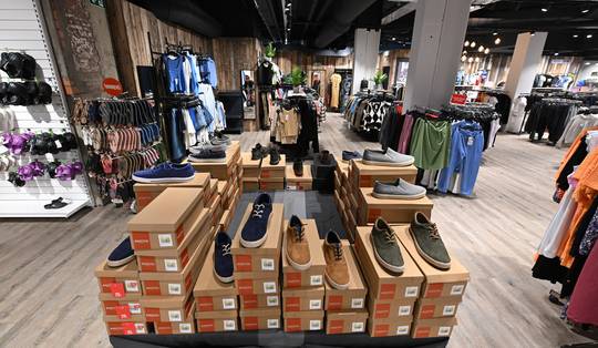 Meteen grote kortingen, maar winkels zelf hebben het zwaar: zo gaan we de solden in