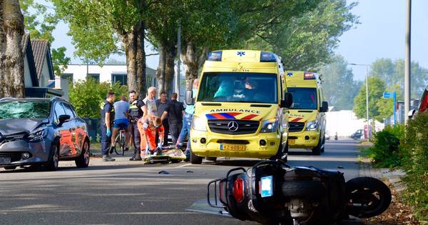 Bestuurder van snorscooter ernstig gewond bij ongeluk in Arnhem.