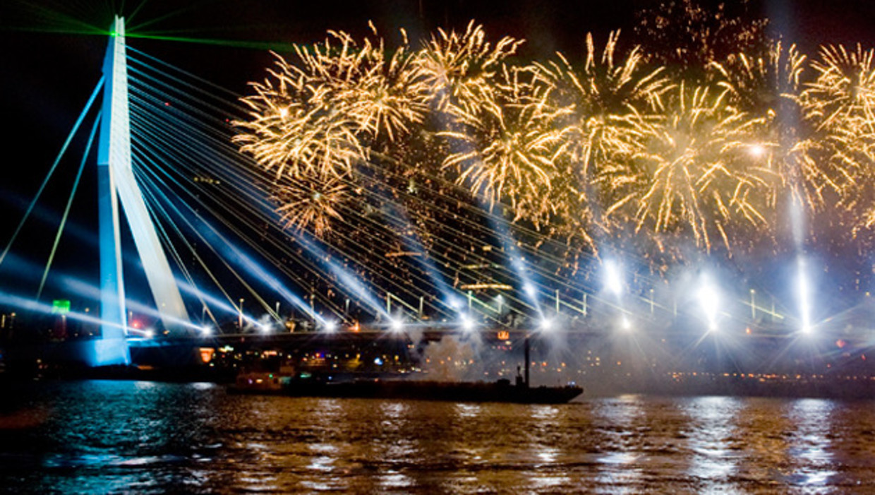 Vuurwerk En Gratis Oliebollen In Rotterdam Trouw