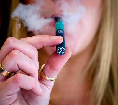 Waarom vielen we voor de ‘gezonde’ e-sigaret?