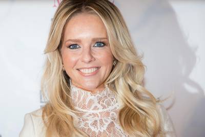 Preutse Chantal Janzen gaat topless en Roxeanne klaar voor bevalling