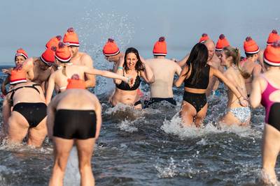 Een frisse duik in Stroombroek tegen kanker