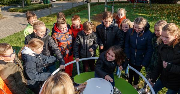 Nieuw speeltoestel onthuld in Noordhoek | Moerdijk - BN DeStem