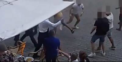 In elkaar geslagen Praagse ober Mirek (36) kan maanden niet werken