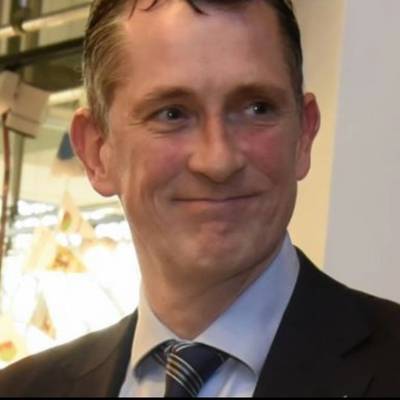 ‘Uit naam der liefde: laat Lucas zijn bankje houden!’