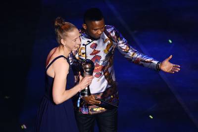 Sari van Veenendaal beste keepster ter wereld, Rapinoe beste speelster