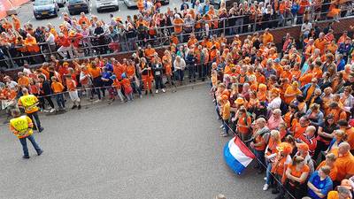 Knaloranje Grolsch Veste stroomde vanavond al vroeg vol