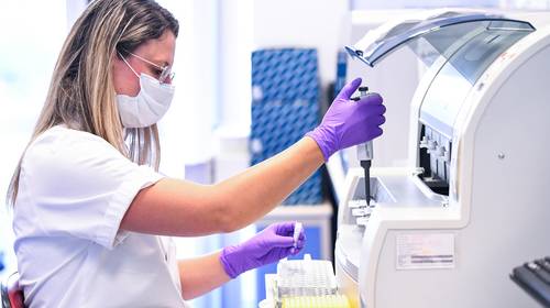Covid-19-tests zijn miljoenenbusiness geworden