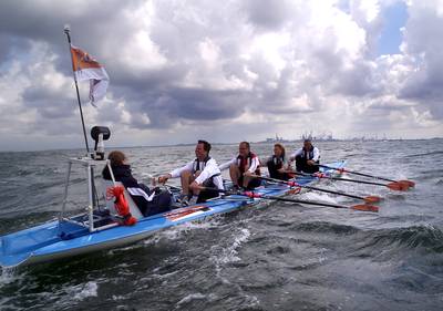KikaRow tegen kinderkanker meert aan bij Jason in de Nieuwe Haven in Arnhem