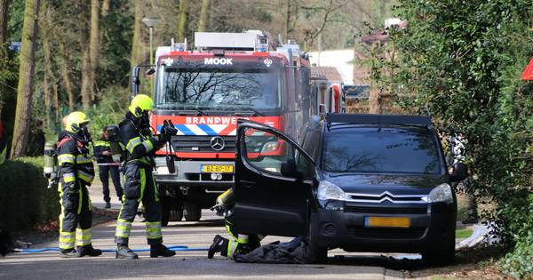 Bestelbusje vat vlam in Milsbeek | Gennep | gelderlander.nl - De Gelderlander