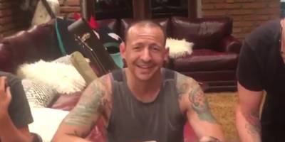 Weduwe Chester Bennington toont laatste beelden van zanger en gezin